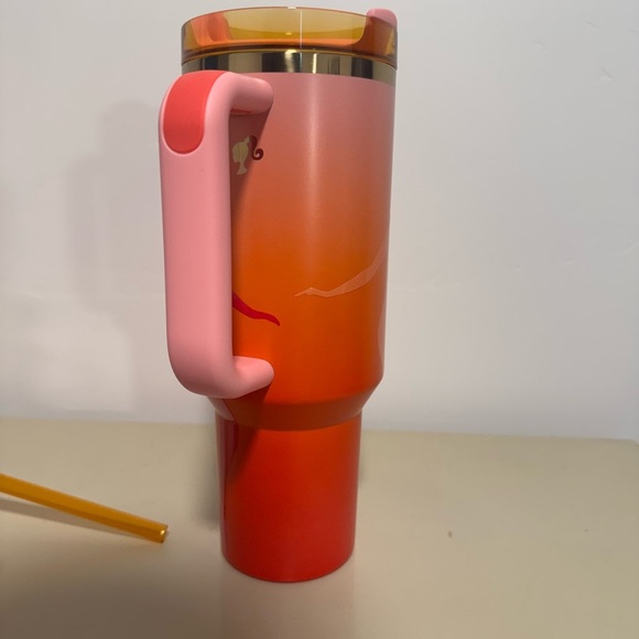 Stanley x Barbie '60S TWIST 'N TURN40 OZ QUENCHER NWT - Picture 5 of 5